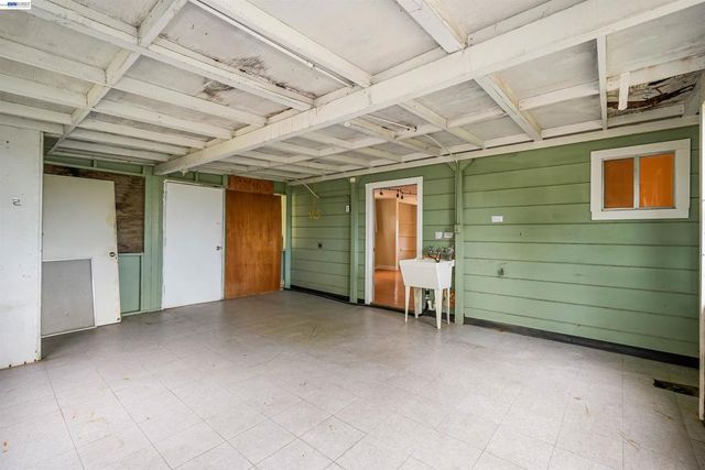 26027 Clover Rd, Hayward, CA 94542