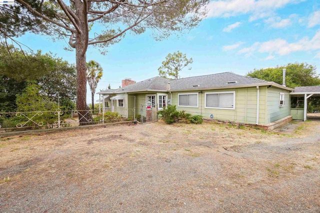 26027 Clover Rd, Hayward, CA 94542