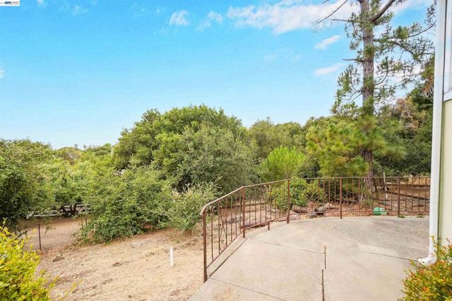 26027 Clover Rd, Hayward, CA 94542