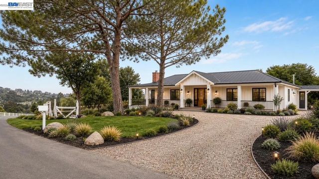 26027 Clover Rd, Hayward, CA 94542