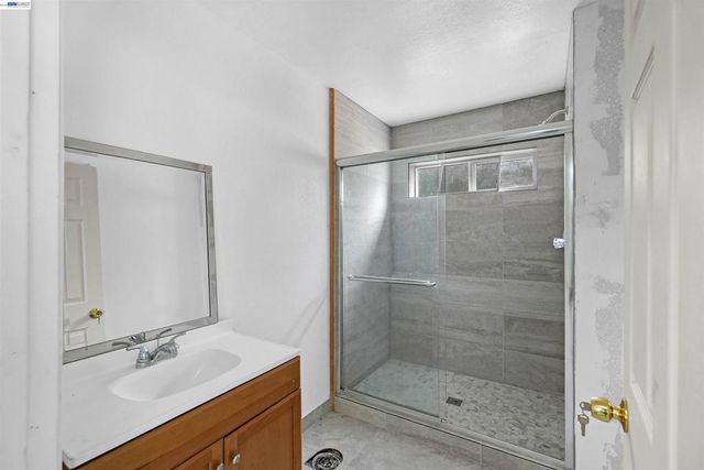 26027 Clover Rd, Hayward, CA 94542