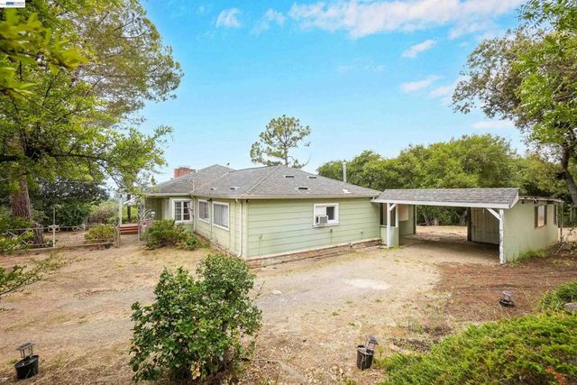 26027 Clover Rd, Hayward, CA 94542