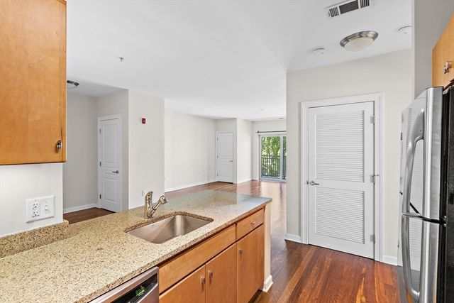 4 Repton Circle 4203, Watertown, MA 02472