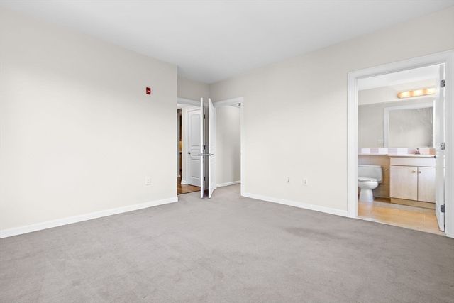 4 Repton Circle 4203, Watertown, MA 02472