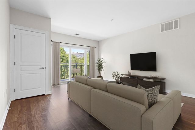 4 Repton Circle 4203, Watertown, MA 02472