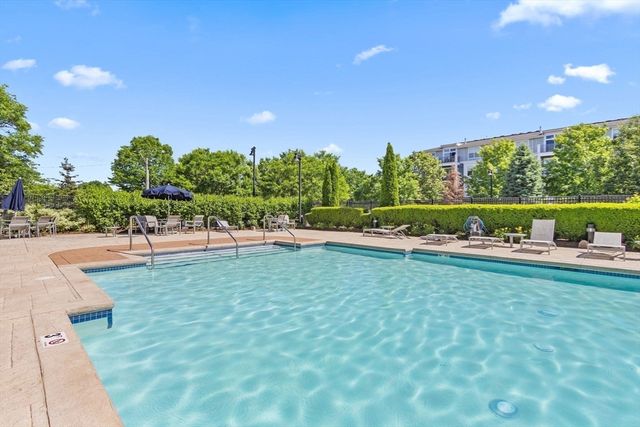 4 Repton Circle 4203, Watertown, MA 02472
