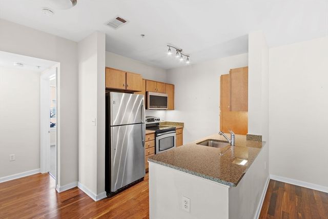4 Repton Circle 4203, Watertown, MA 02472
