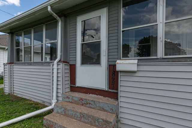 1827 13th Street, Rock Island, IL 61201