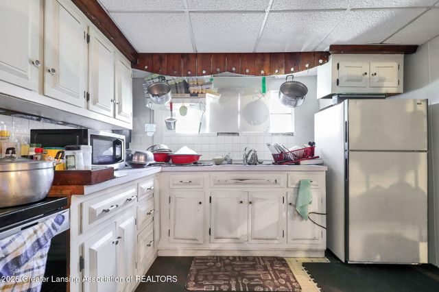 5440 Hughes Road, Lansing, MI 48911