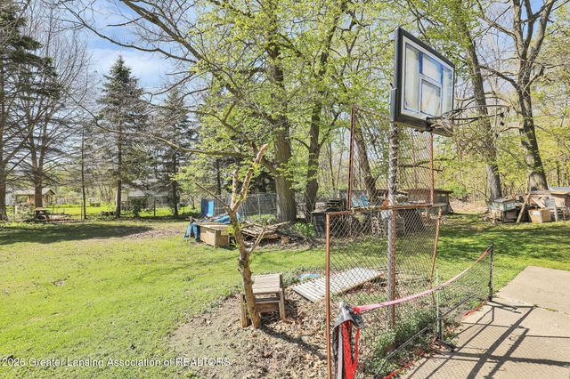 5440 Hughes Road, Lansing, MI 48911