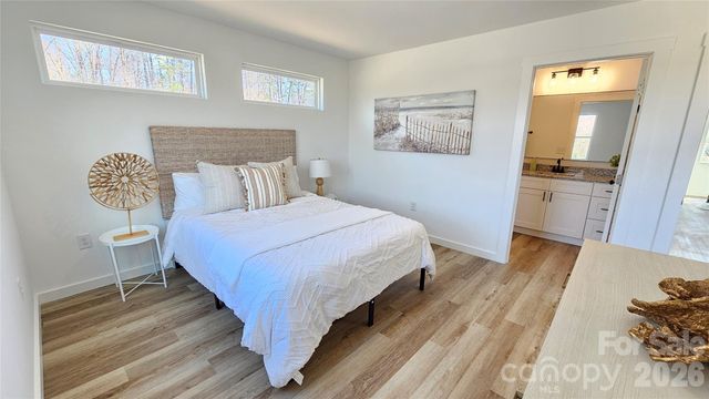2930 21st street Lane NE, Hickory, NC 28601