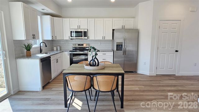 2930 21st street Lane NE, Hickory, NC 28601