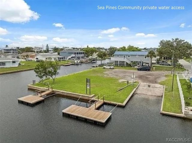 8165 Gulf Way, Hudson, FL 34667
