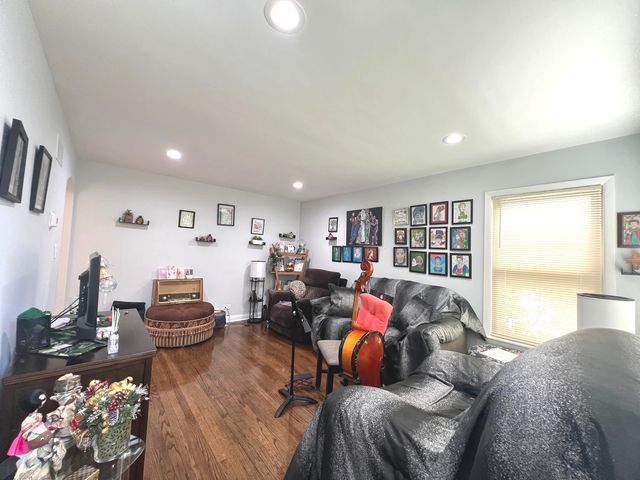 1023 Rice Avenue, Bellwood, IL 60104