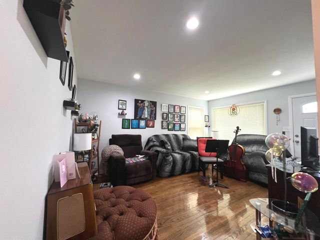 1023 Rice Avenue, Bellwood, IL 60104