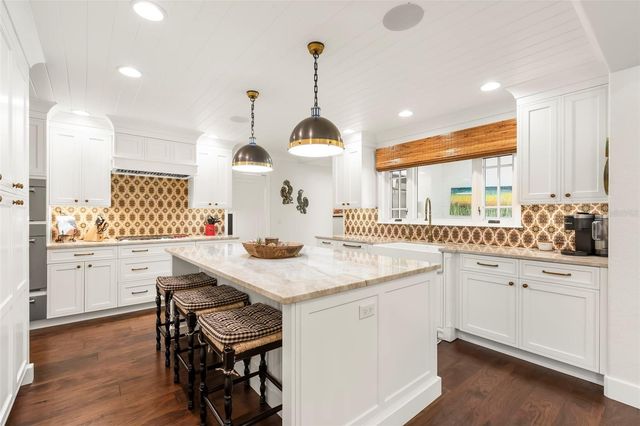 815 15TH AVENUE NE, St Petersburg, FL 33704