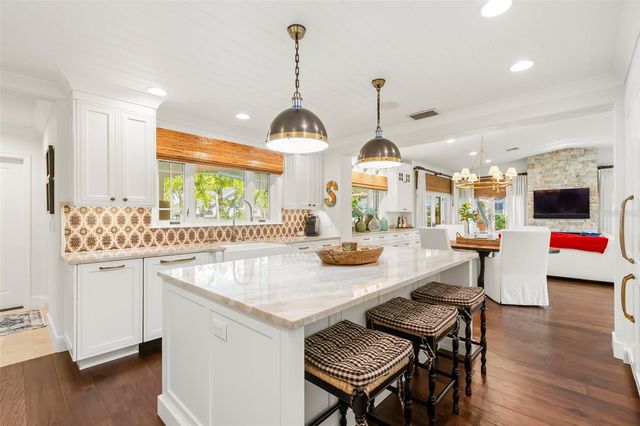 815 15TH AVENUE NE, St Petersburg, FL 33704