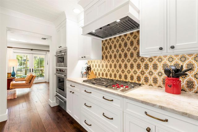 815 15TH AVENUE NE, St Petersburg, FL 33704