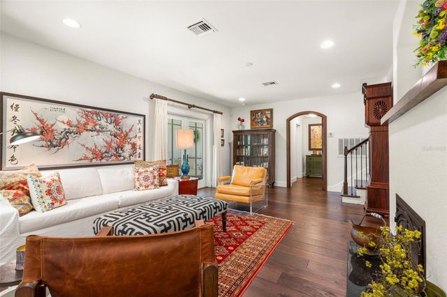 815 15TH AVENUE NE, St Petersburg, FL 33704