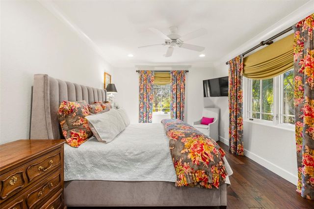 815 15TH AVENUE NE, St Petersburg, FL 33704