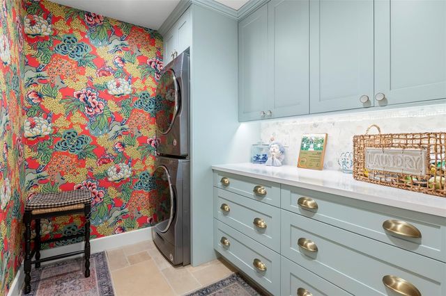 815 15TH AVENUE NE, St Petersburg, FL 33704