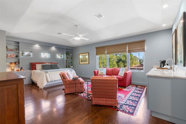 815 15TH AVENUE NE, St Petersburg, FL 33704