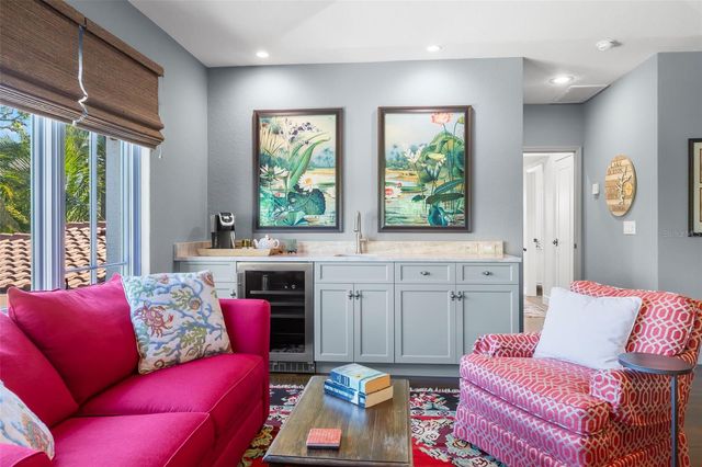 815 15TH AVENUE NE, St Petersburg, FL 33704