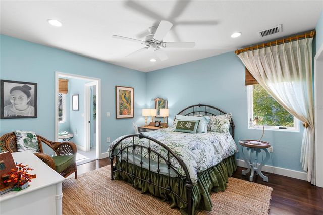 815 15TH AVENUE NE, St Petersburg, FL 33704