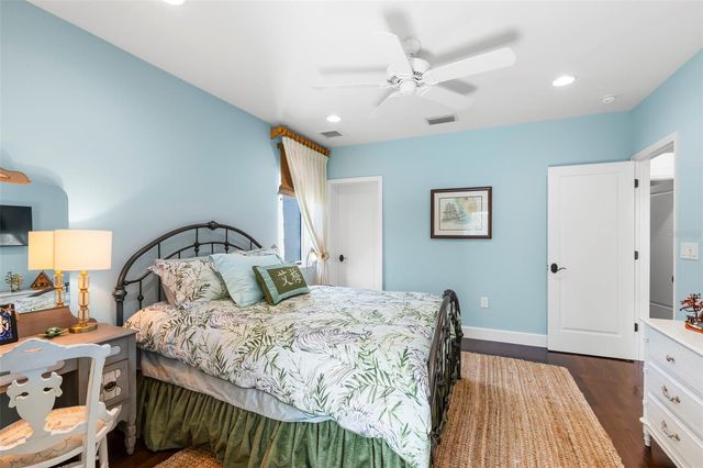 815 15TH AVENUE NE, St Petersburg, FL 33704