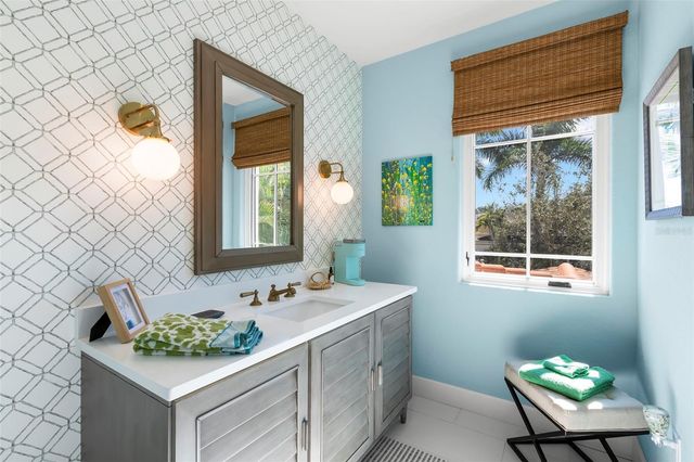 815 15TH AVENUE NE, St Petersburg, FL 33704