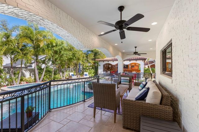 815 15TH AVENUE NE, St Petersburg, FL 33704