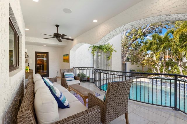 815 15TH AVENUE NE, St Petersburg, FL 33704