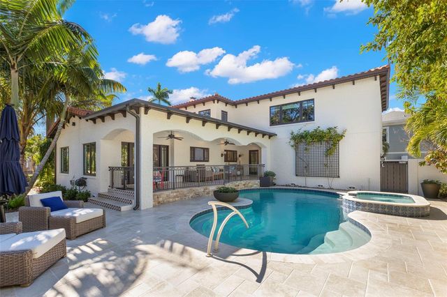 815 15TH AVENUE NE, St Petersburg, FL 33704