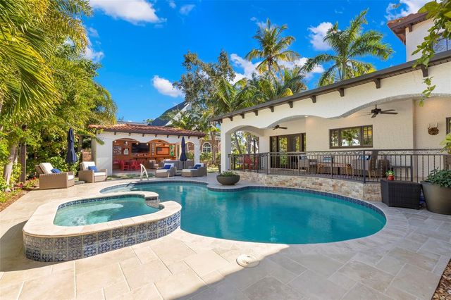 815 15TH AVENUE NE, St Petersburg, FL 33704