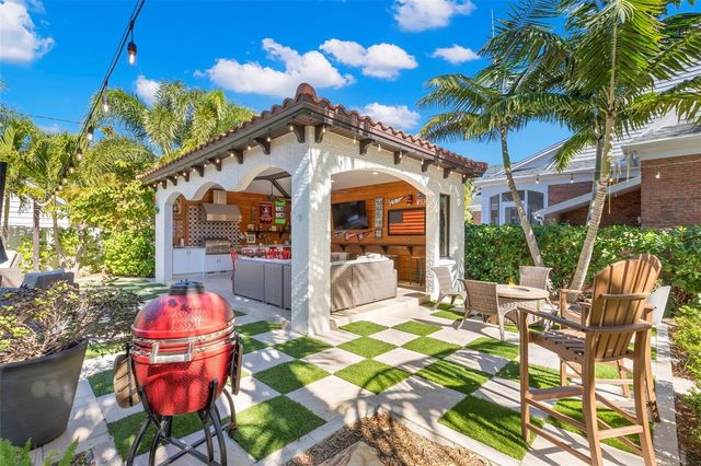 815 15TH AVENUE NE, St Petersburg, FL 33704