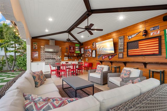 815 15TH AVENUE NE, St Petersburg, FL 33704