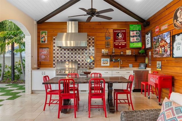 815 15TH AVENUE NE, St Petersburg, FL 33704