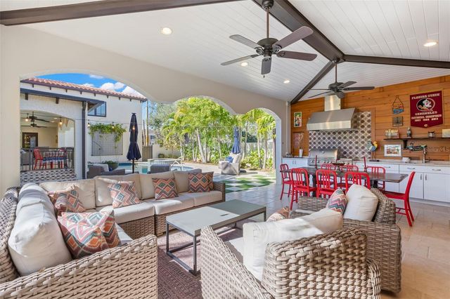 815 15TH AVENUE NE, St Petersburg, FL 33704