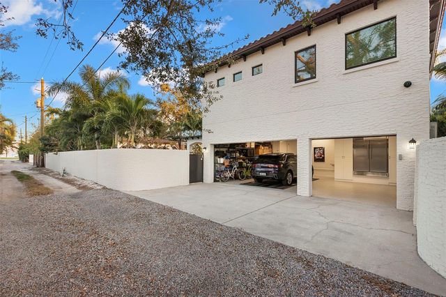 815 15TH AVENUE NE, St Petersburg, FL 33704