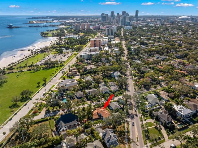 815 15TH AVENUE NE, St Petersburg, FL 33704