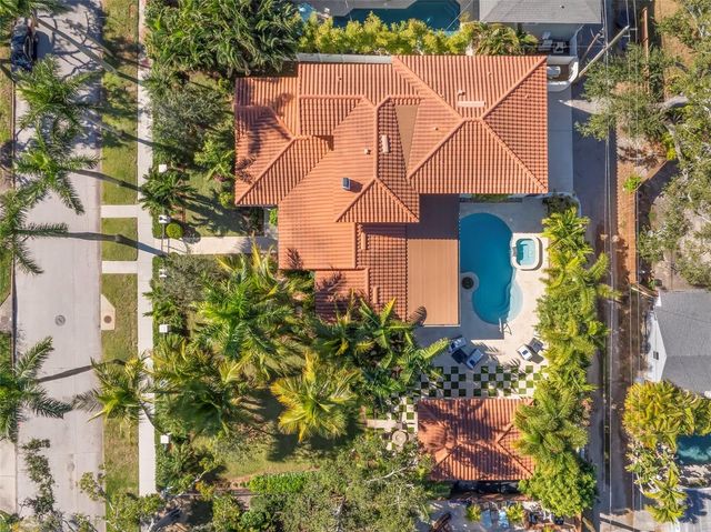 815 15TH AVENUE NE, St Petersburg, FL 33704