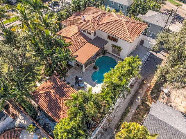 815 15TH AVENUE NE, St Petersburg, FL 33704