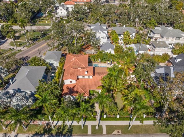 815 15TH AVENUE NE, St Petersburg, FL 33704