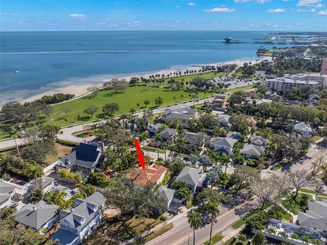 815 15TH AVENUE NE, St Petersburg, FL 33704