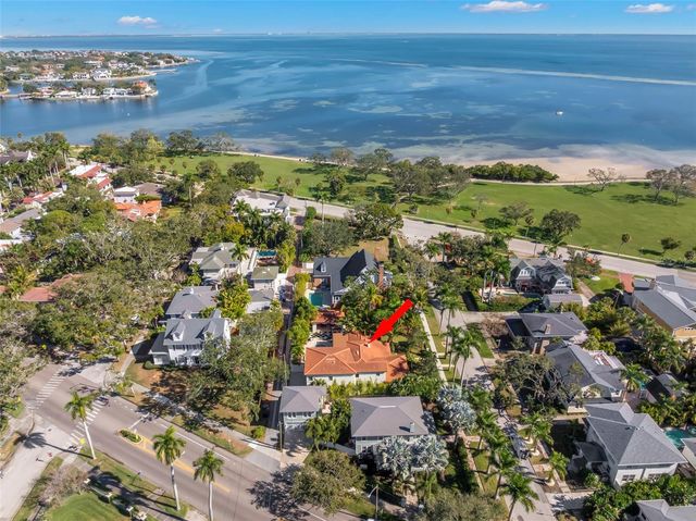 815 15TH AVENUE NE, St Petersburg, FL 33704