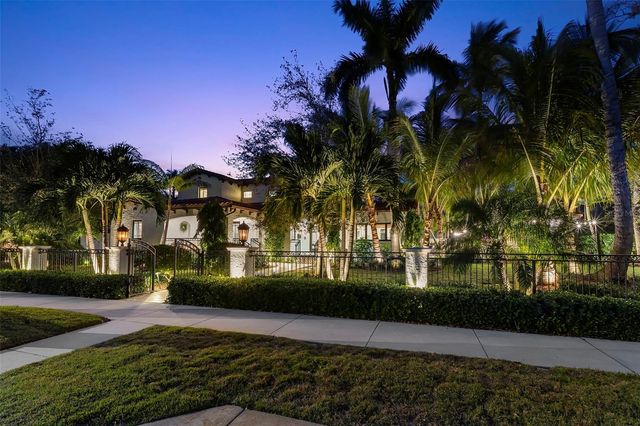 815 15TH AVENUE NE, St Petersburg, FL 33704