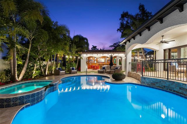 815 15TH AVENUE NE, St Petersburg, FL 33704