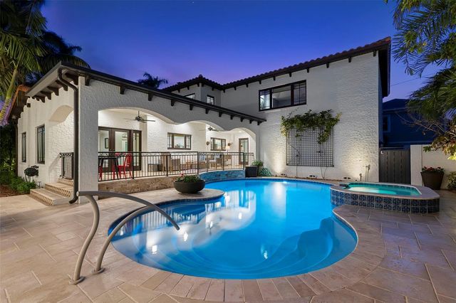 815 15TH AVENUE NE, St Petersburg, FL 33704