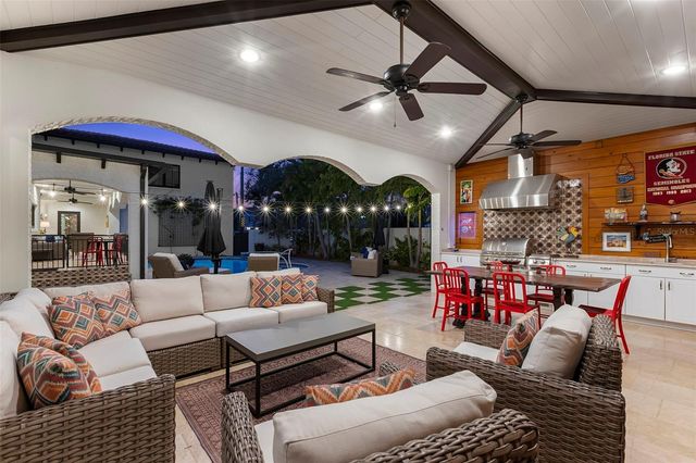 815 15TH AVENUE NE, St Petersburg, FL 33704