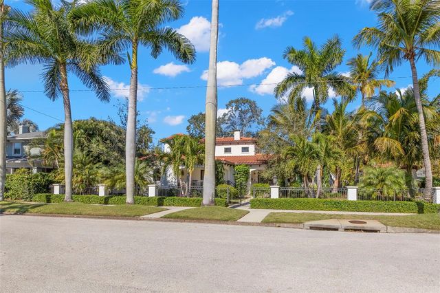 815 15TH AVENUE NE, St Petersburg, FL 33704